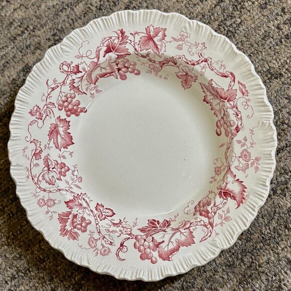 Wedgwood England Red Transferware Soup Bowls Set of 8 Grapevine Scalloped Rim - Picture 2 of 11